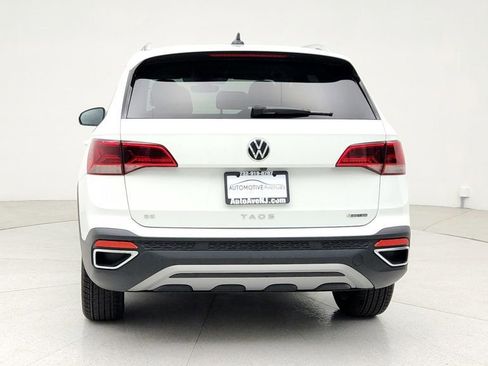 Used 2024 Volkswagen Taos SE image 6