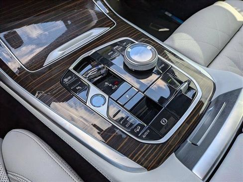 Certified 2025 BMW X7 xDrive40i image 16