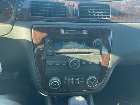 Used 2015 Chevrolet Impala LT image 17