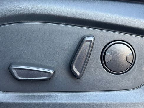 Used 2024 Ford Explorer XLT w/ Equipment Group 202A image 24