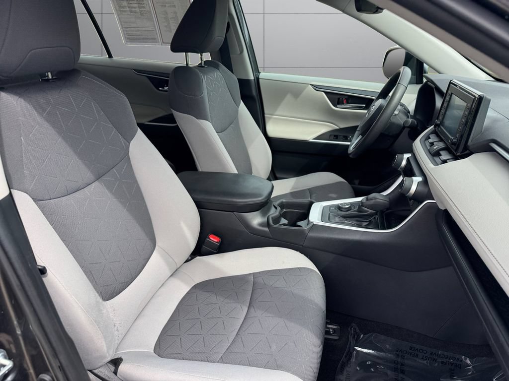 Certified 2021 Toyota RAV4 XLE w/ Convenience Package AWD/4WD image 17