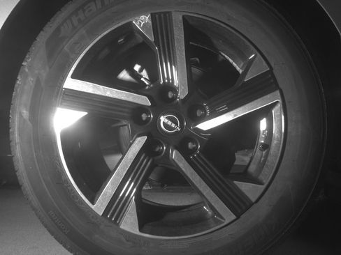 Used 2025 Nissan Sentra SV FWD image 15
