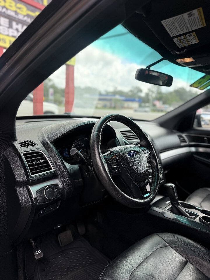 Used 2016 Ford Explorer XLT w/ Equipment Group 202A FWD image 9