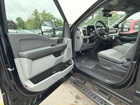 New 2026 Ford F250 XLT w/ XLT Premium Package AWD/4WD image 12