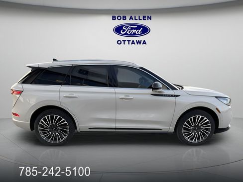 Used 2022 Lincoln Corsair Grand Touring image 10