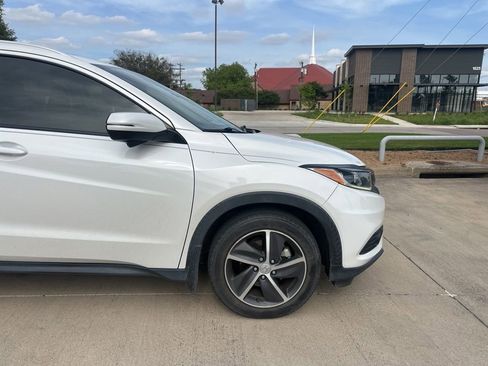 Used 2021 Honda HR-V EX image 11