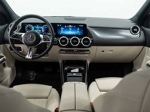 Used 2025 Mercedes-Benz GLA 250 4MATIC image 9