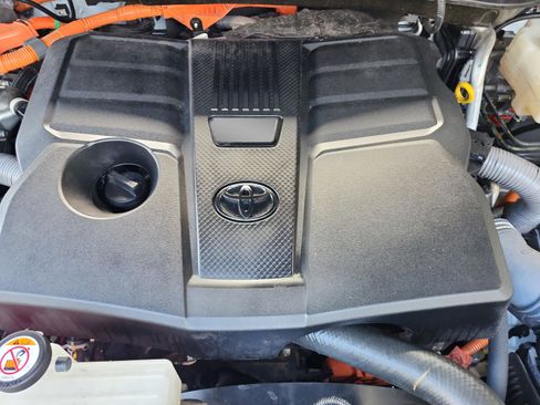 Used 2024 Toyota Tundra Limited image 30