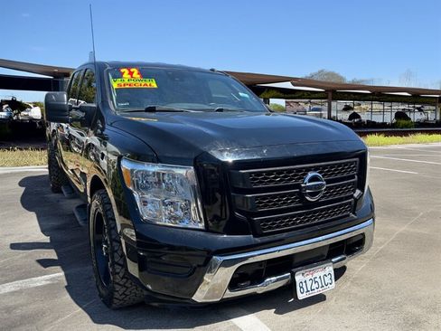 Used 2022 Nissan Titan SV RWD image 4