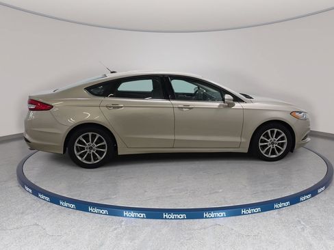 Used 2017 Ford Fusion SE w/ Fusion SE Technology Package FWD image 5