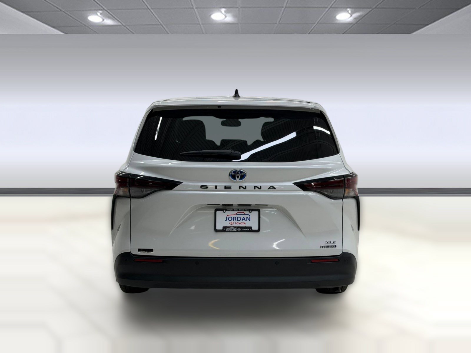 Used 2024 Toyota Sienna XLE FWD image 8