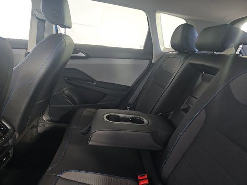 Used 2024 Volkswagen Taos SE image 26