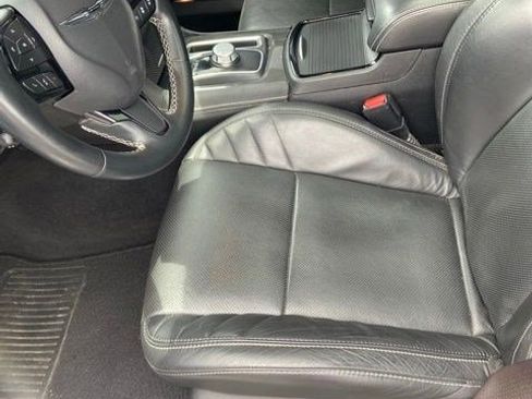 Used 2023 Chrysler 300 C RWD image 2