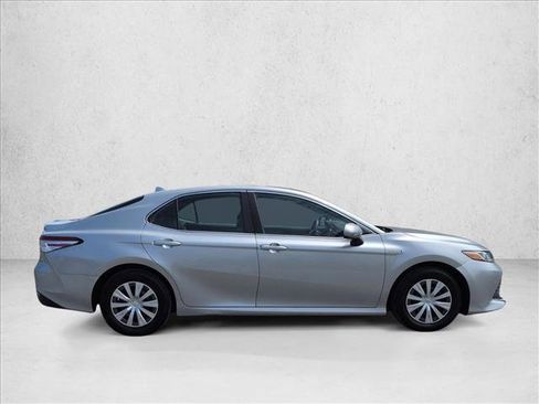 Used 2020 Toyota Camry LE FWD image 9