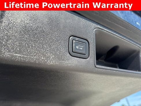 Used 2024 GMC Terrain SLT image 19