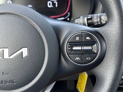 Used 2025 Kia Soul LX FWD image 18