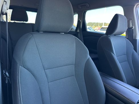 Used 2025 Nissan Rogue S image 15