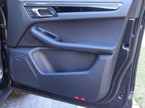 Used 2024 Porsche Macan image 15