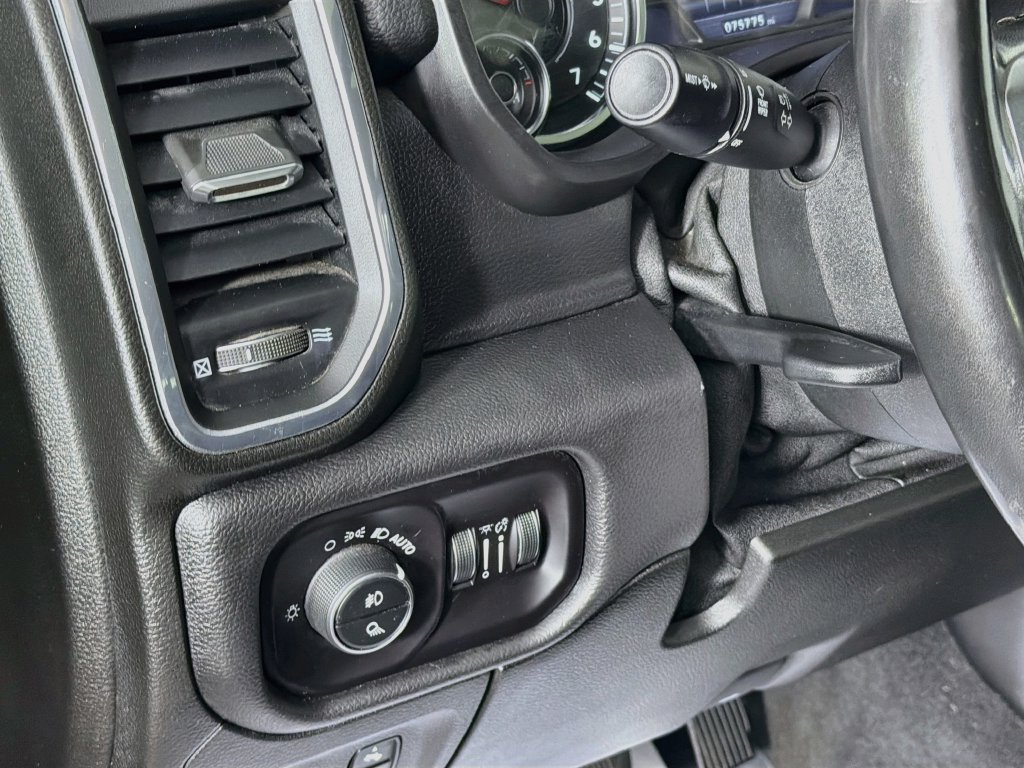 Used 2019 RAM 1500 Laramie AWD/4WD image 10