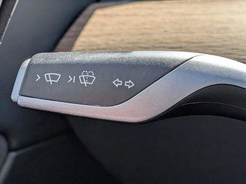 Used 2022 Tesla Model Y Long Range image 10