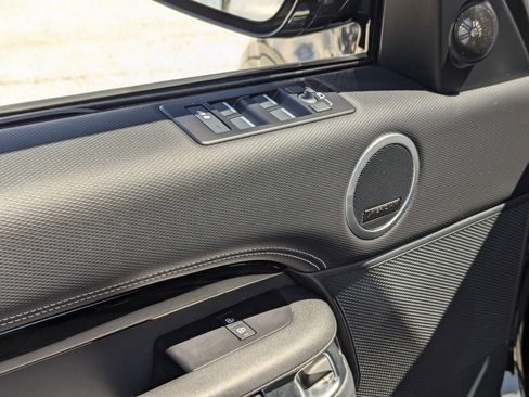 Used 2023 Land Rover Discovery S R-Dynamic image 15