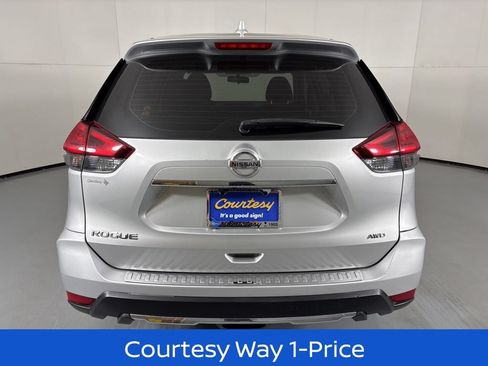 Used 2017 Nissan Rogue S AWD/4WD image 10