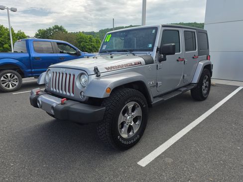 Used 2018 Jeep Wrangler Unlimited Sahara AWD/4WD image 7