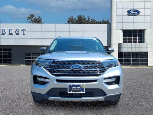 Used 2023 Ford Explorer XLT w/ Equipment Group 202A AWD/4WD image 11