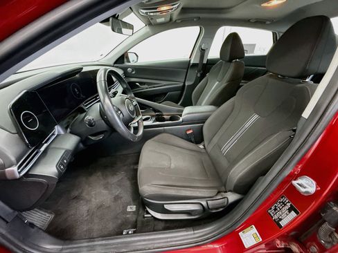 Used 2025 Hyundai Elantra SEL FWD image 13
