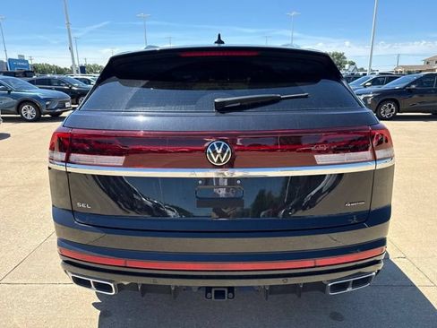 Used 2024 Volkswagen Atlas Cross Sport SEL R-Line AWD/4WD image 4