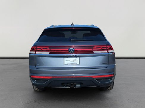 Certified 2024 Volkswagen Atlas Cross Sport SE image 4