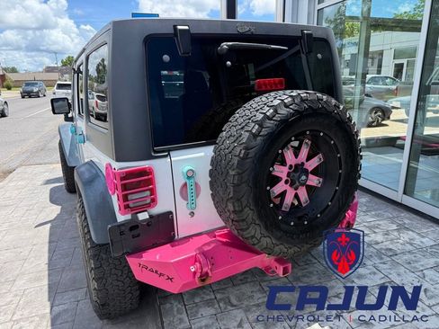 Used 2015 Jeep Wrangler Unlimited Rubicon w/ Connectivity Group AWD/4WD image 3