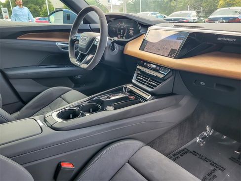 Used 2023 Audi e-tron GT Premium Plus image 24