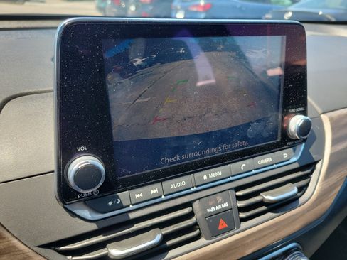 Used 2025 Nissan Altima 2.5 SV FWD image 27
