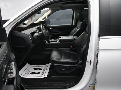 Used 2025 Ford Expedition Max Platinum AWD/4WD image 10