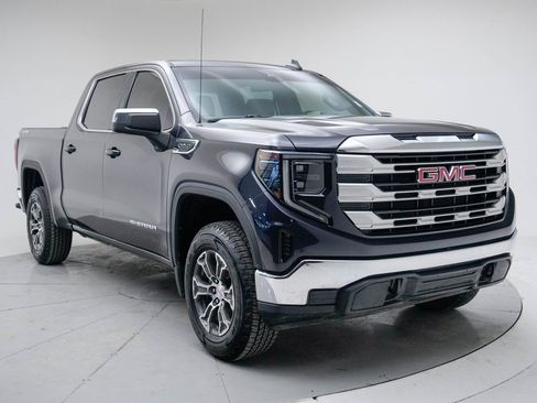 Used 2022 GMC Sierra 1500 SLE image 3