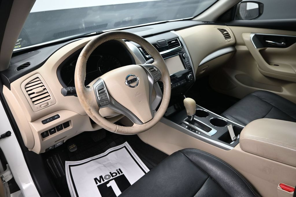 Used 2015 Nissan Altima 2.5 SV w/ Convenience Package FWD image 12
