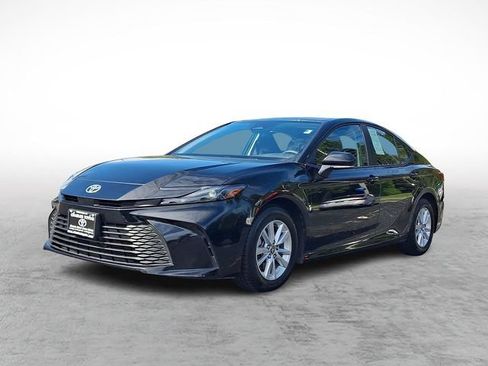 Used 2025 Toyota Camry LE FWD image 3