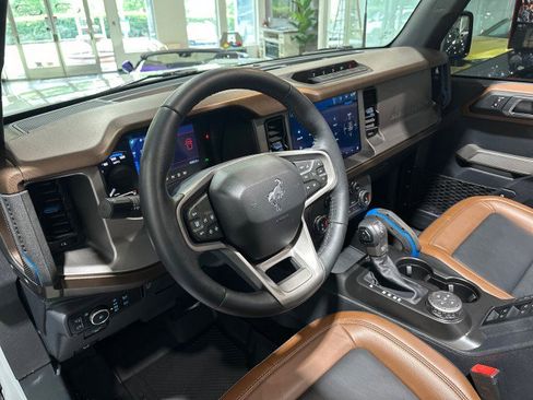 Used 2022 Ford Bronco Outer Banks w/ Sasquatch Package AWD/4WD image 3