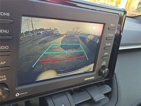 Used 2022 Toyota RAV4 SE image 6