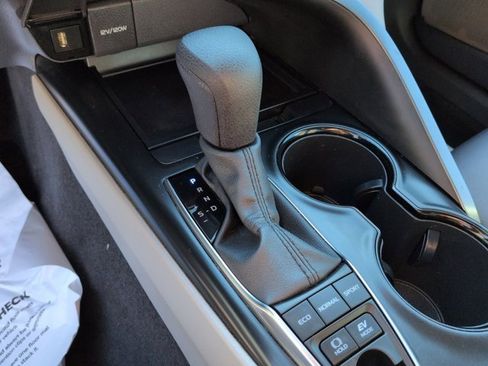 Certified 2020 Toyota Camry LE image 22