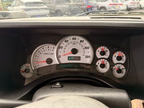 Used 2003 HUMMER H2 w/ Preferred Equipment Group image 9