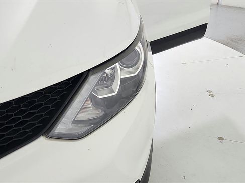 Used 2018 Nissan Rogue Sport S image 28