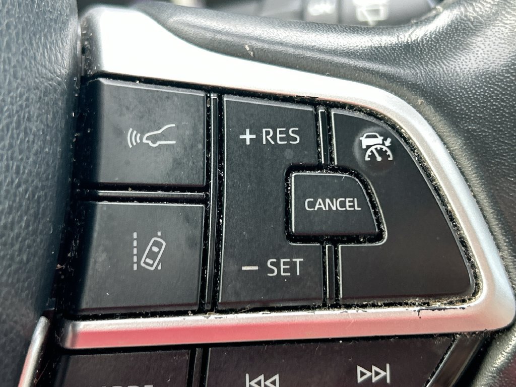 Used 2023 Toyota Highlander XLE FWD image 18