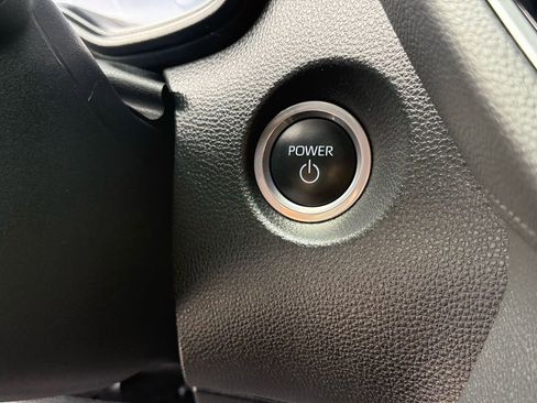 Used 2023 Toyota Corolla Cross SE image 32