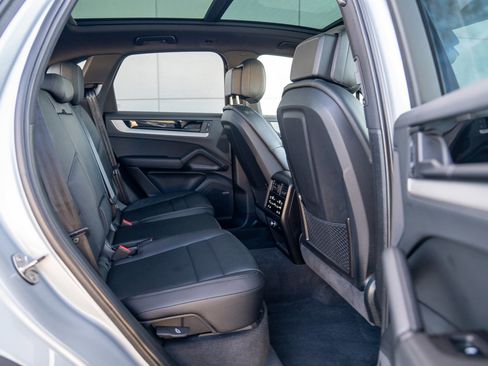 Used 2025 Porsche Cayenne image 25