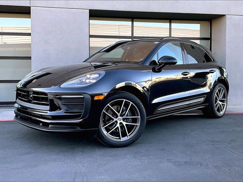 Certified 2025 Porsche Macan image 1