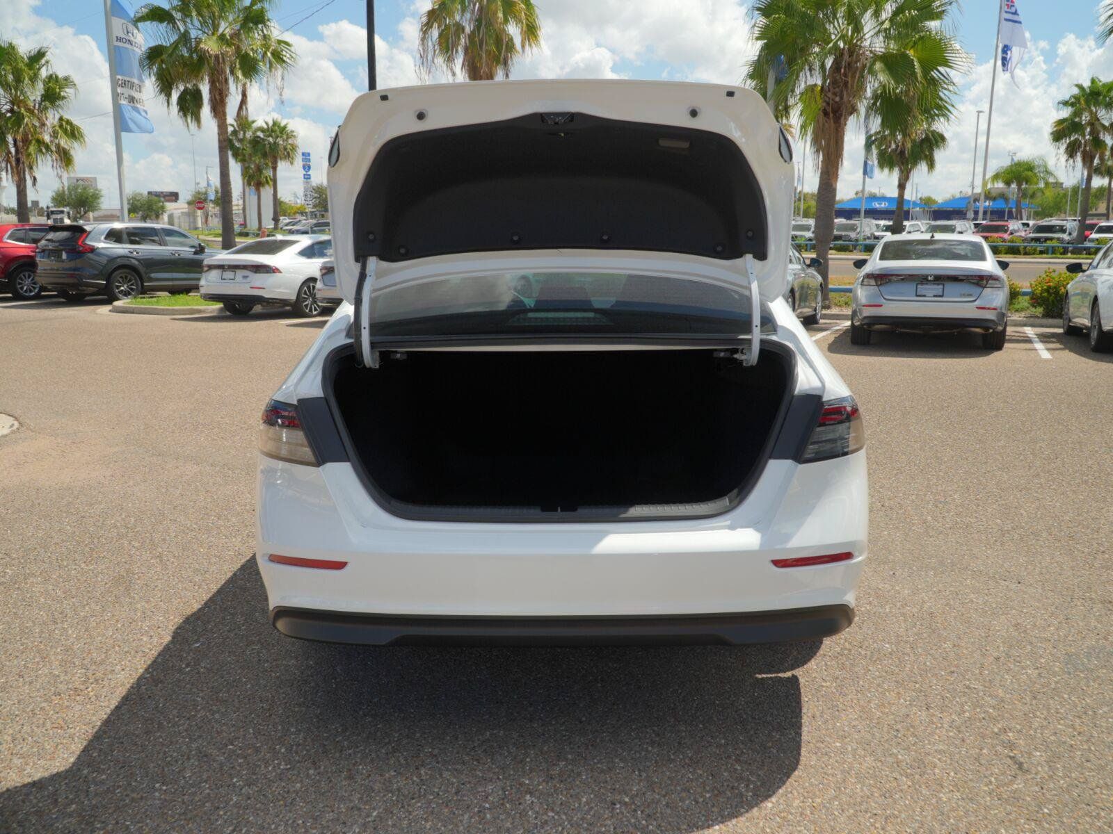 Used 2025 Honda Accord SE image 12