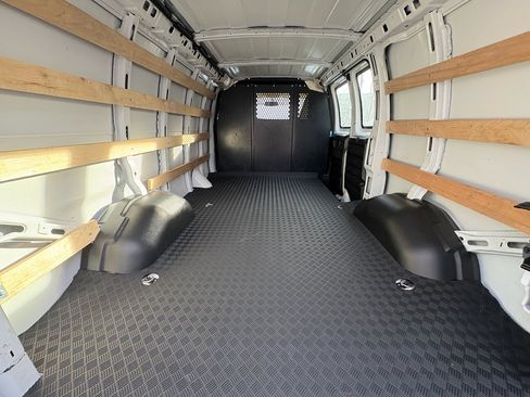 Used 2024 GMC Savana 2500 w/ Driver Convenience Package image 20