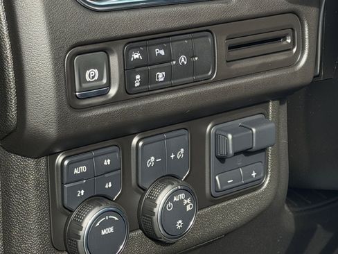 Used 2024 Chevrolet Suburban RST w/ Luxury Package image 19